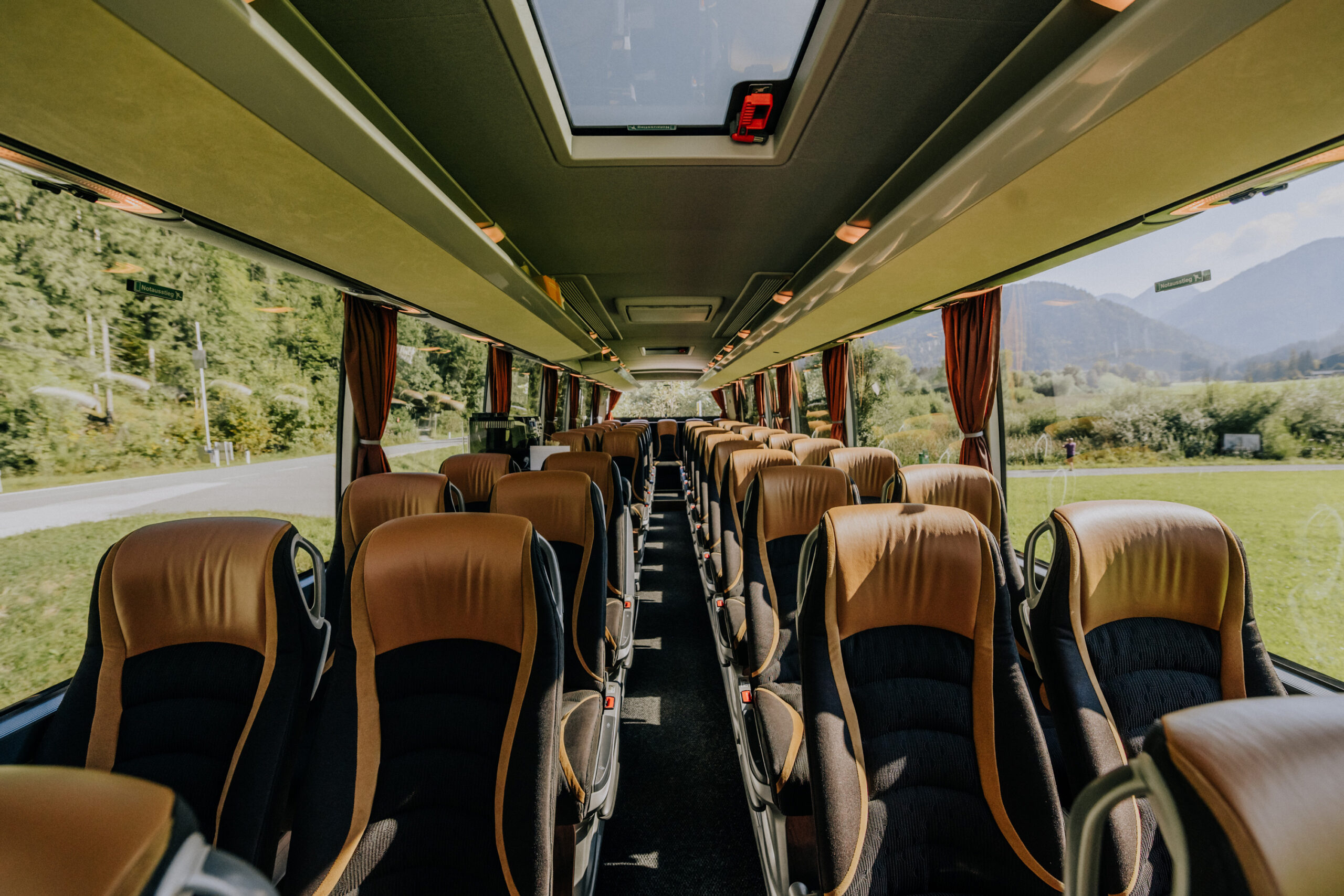 Reisebus-50-Sitze